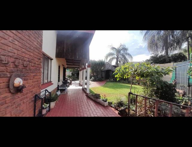 5 BEDROOM HOUSE FOR SALE IN MOUNTAIN VIEW